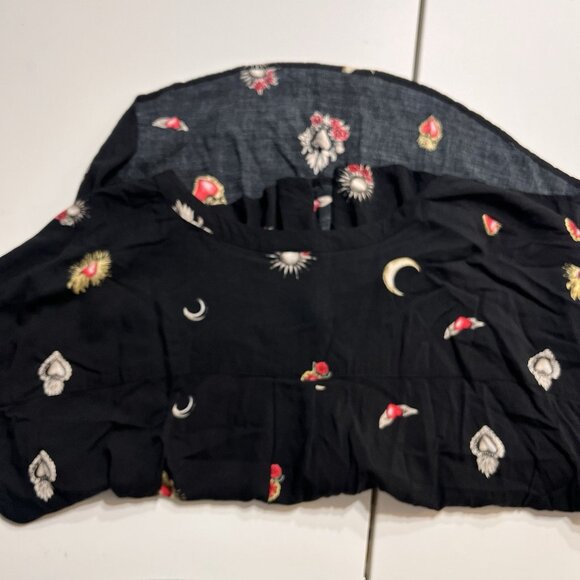 Torrid Black Sacred Hearts Blouse Short Sleeve Size 1 - Picture 5 of 7